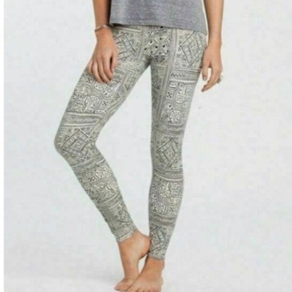 Billabong Tribal Print Leggings Size Medium